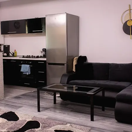 Luxury Tomis